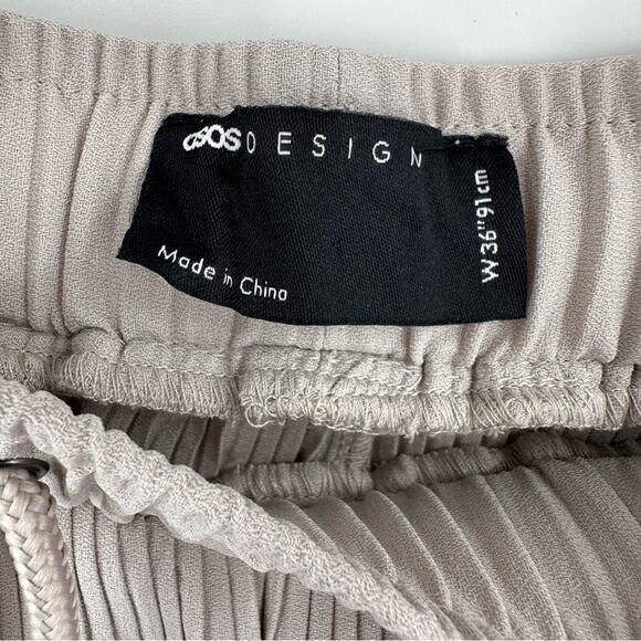 ASOS bermuda plisse smart short in stone Size 36 - Picture 3 of 8